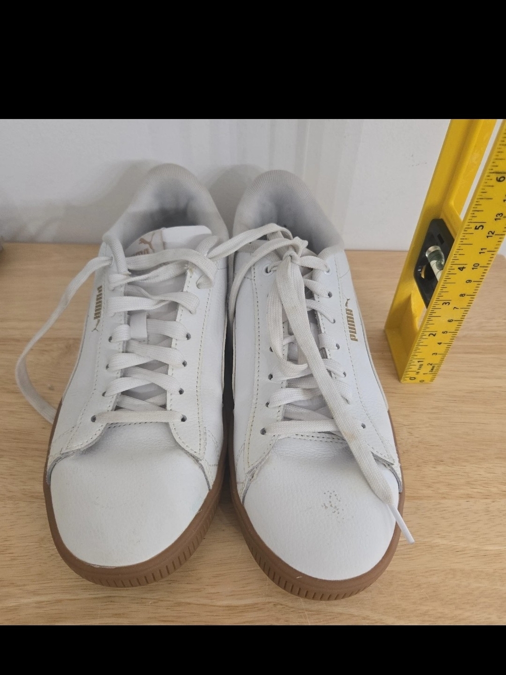 Puma Smash v2 L Sneakers Womens 10 White Leather Gum Sole Gold Used White